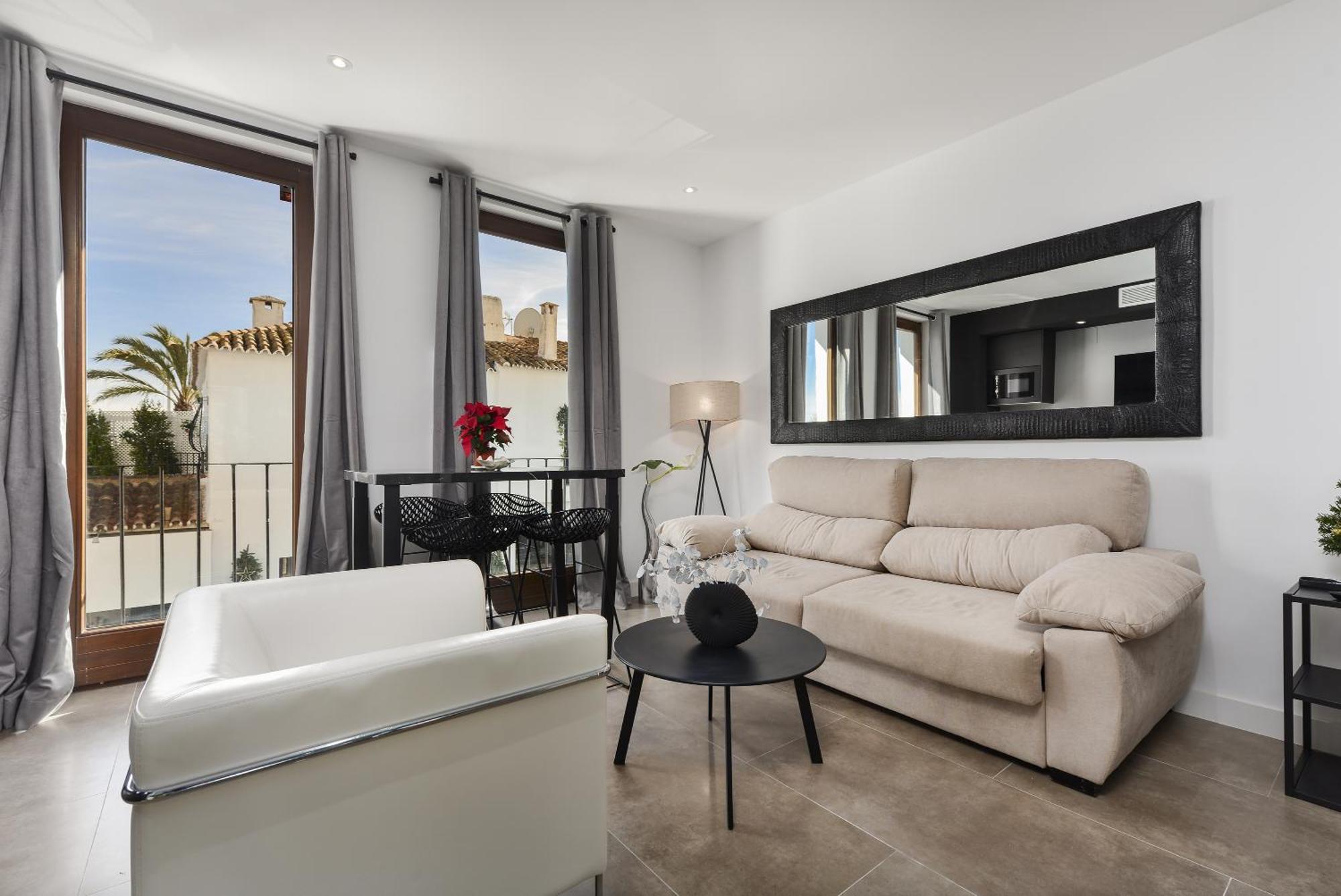 Apartment Ct 302 - Faro's Puerto Banus Boutique *