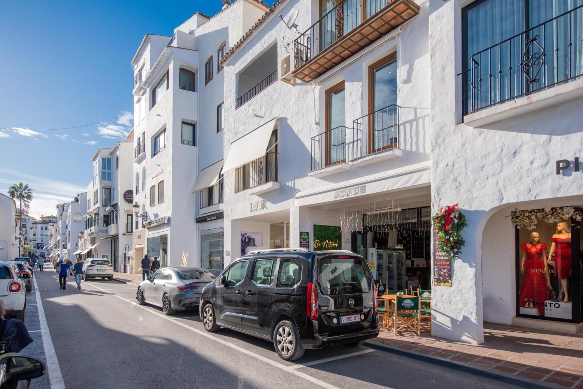 Ct 302 - Faro's Puerto Banus Boutique * Marbella