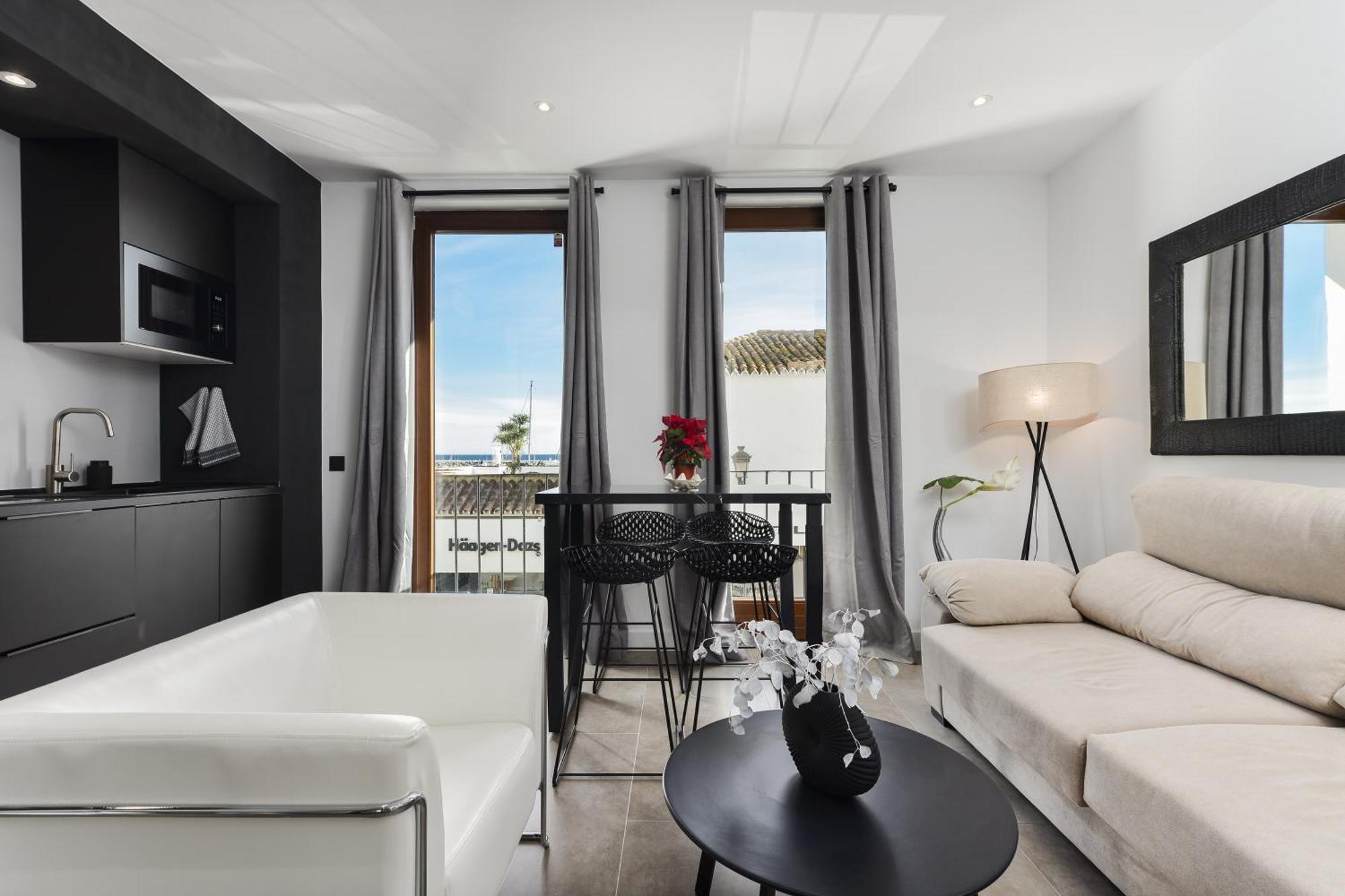 Ct 302 - Faro's Puerto Banus Boutique Apartment *