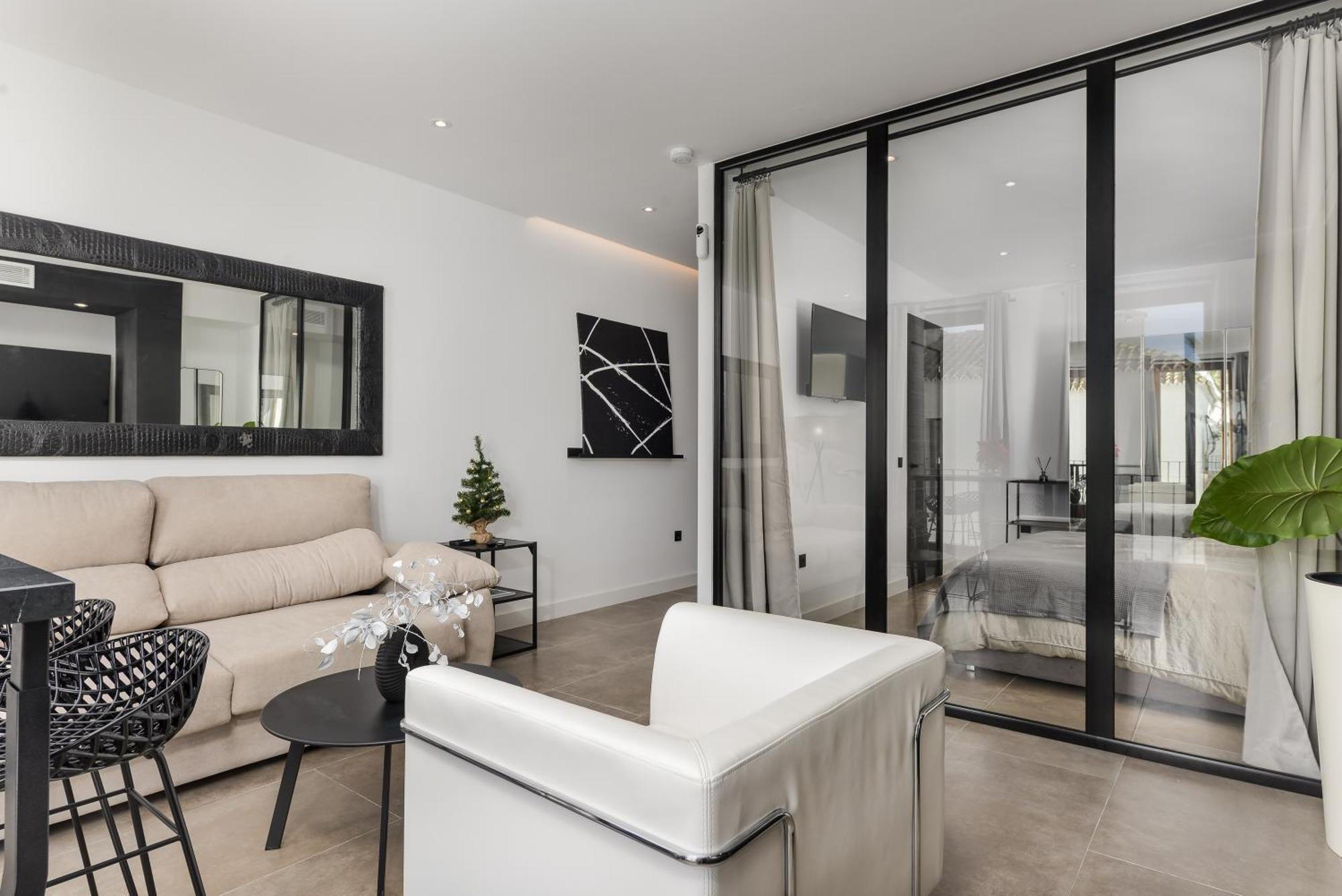 Ct 302 - Faro's Puerto Banus Boutique Apartment *