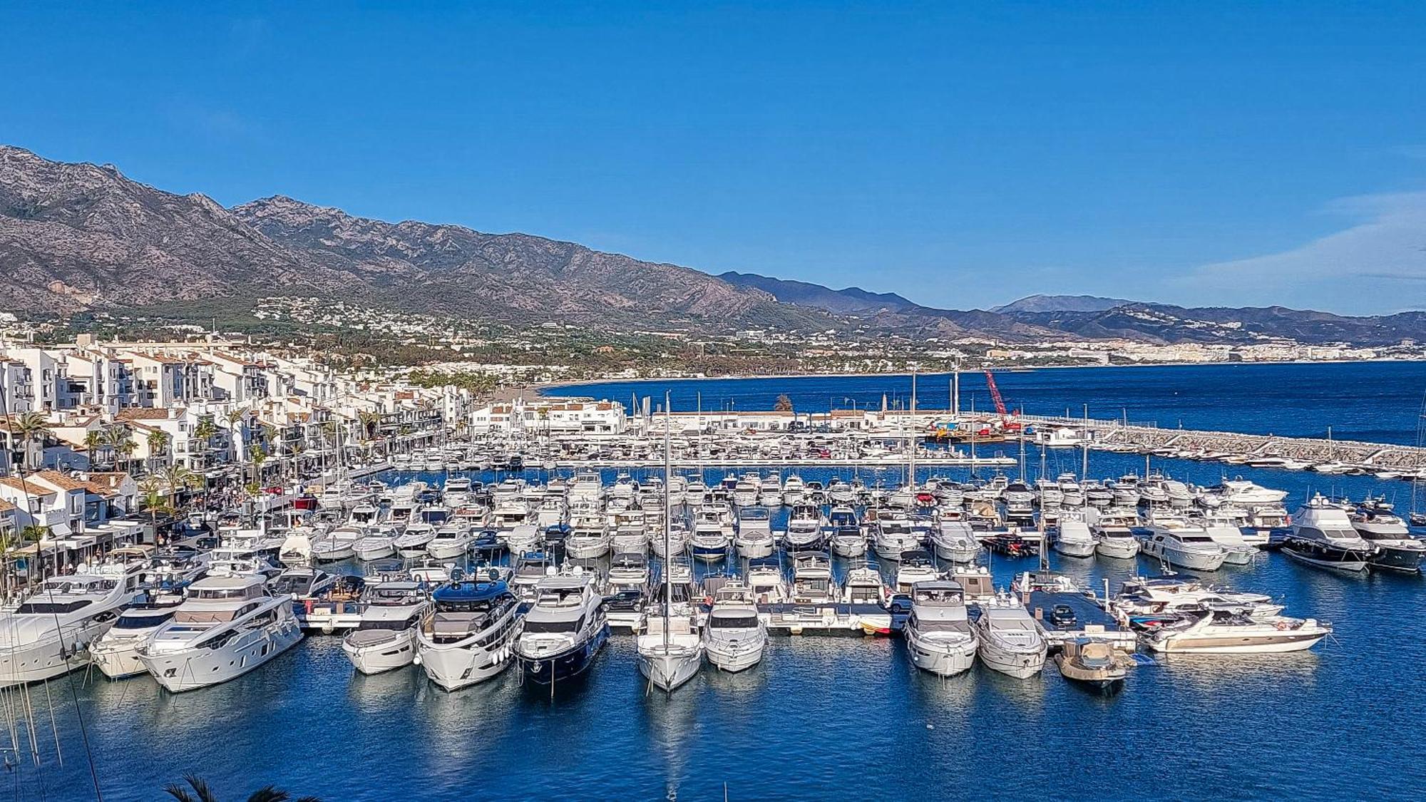 Ct 302 - Faro's Puerto Banus Boutique *