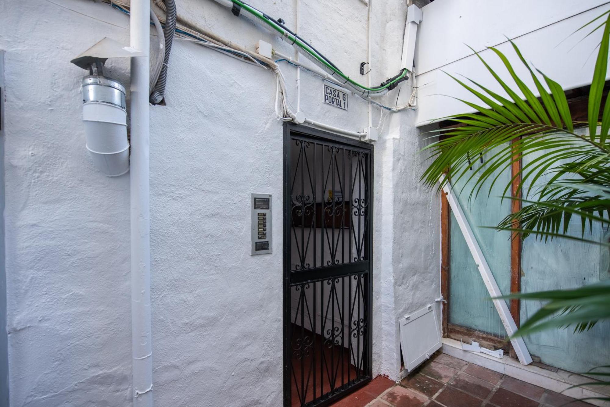 Ct 302 - Faro's Puerto Banus Boutique *