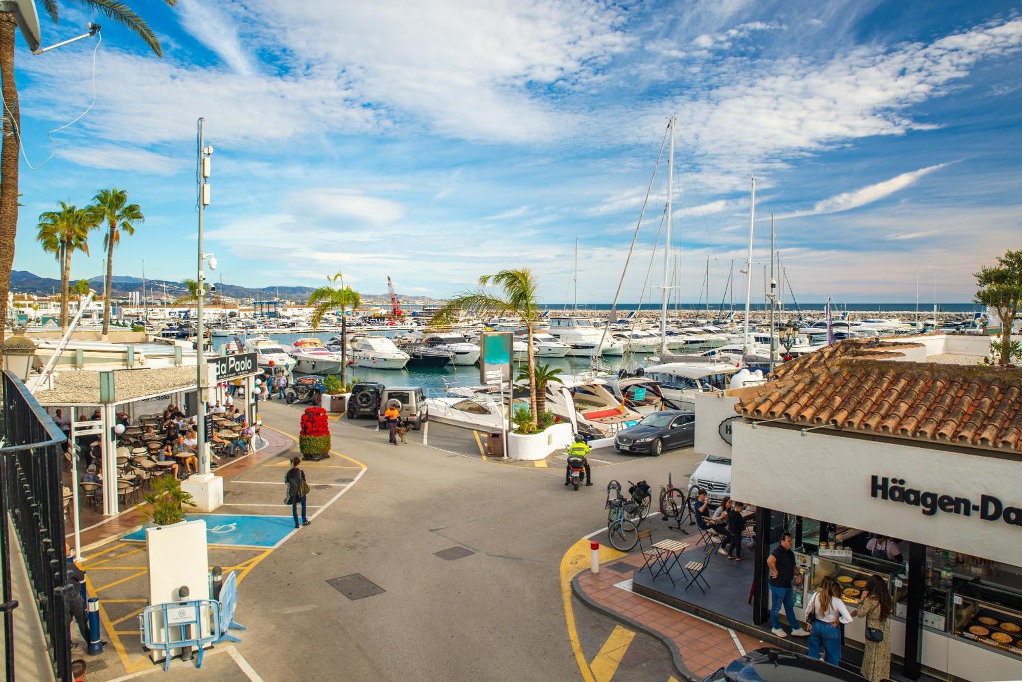 Ct 302 - Faro's Puerto Banus Boutique