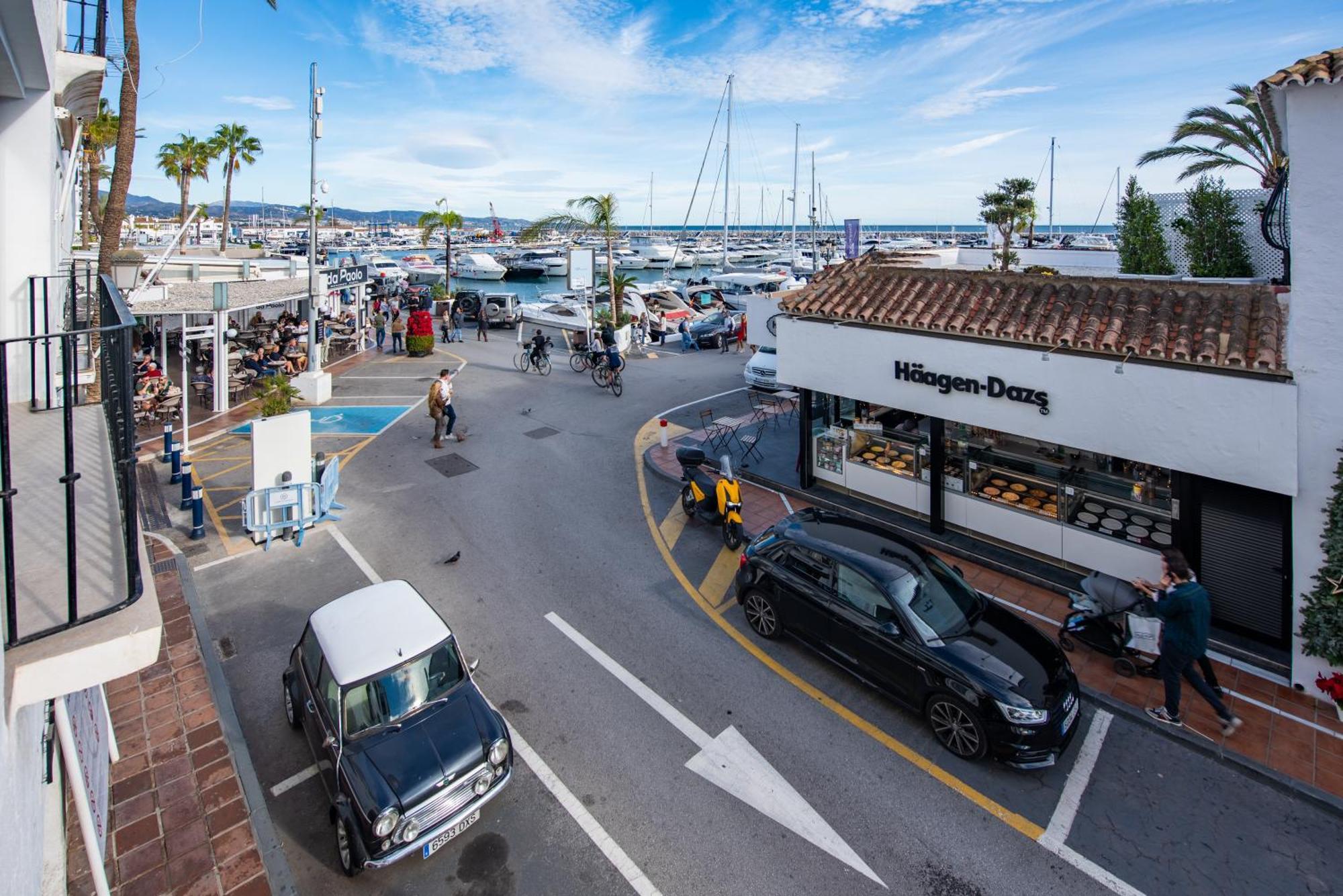 Ct 302 - Faro's Puerto Banus Boutique *