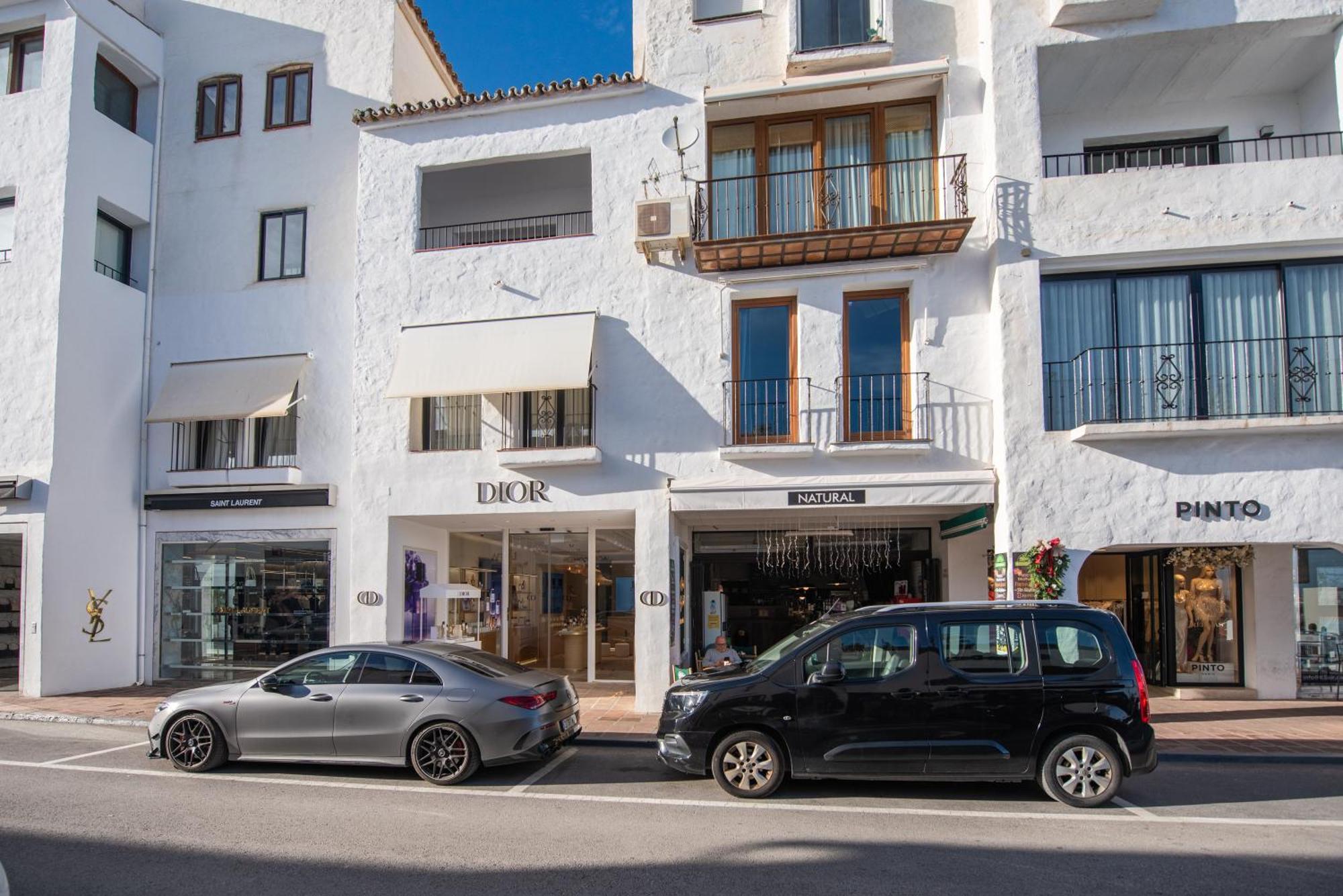 Ct 302 - Faro's Puerto Banus Boutique Apartment