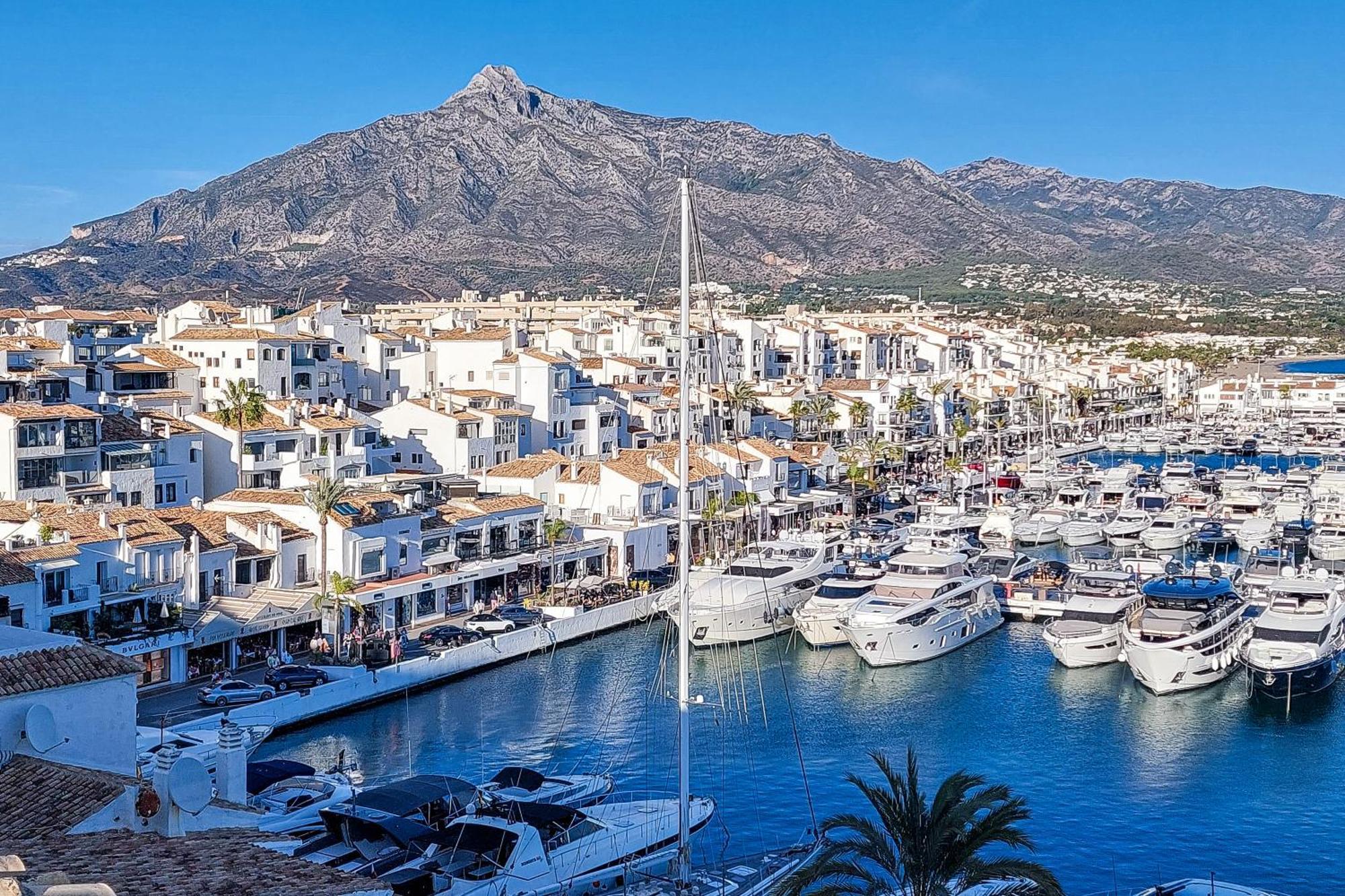 Ct 302 - Faro's Puerto Banus Boutique *