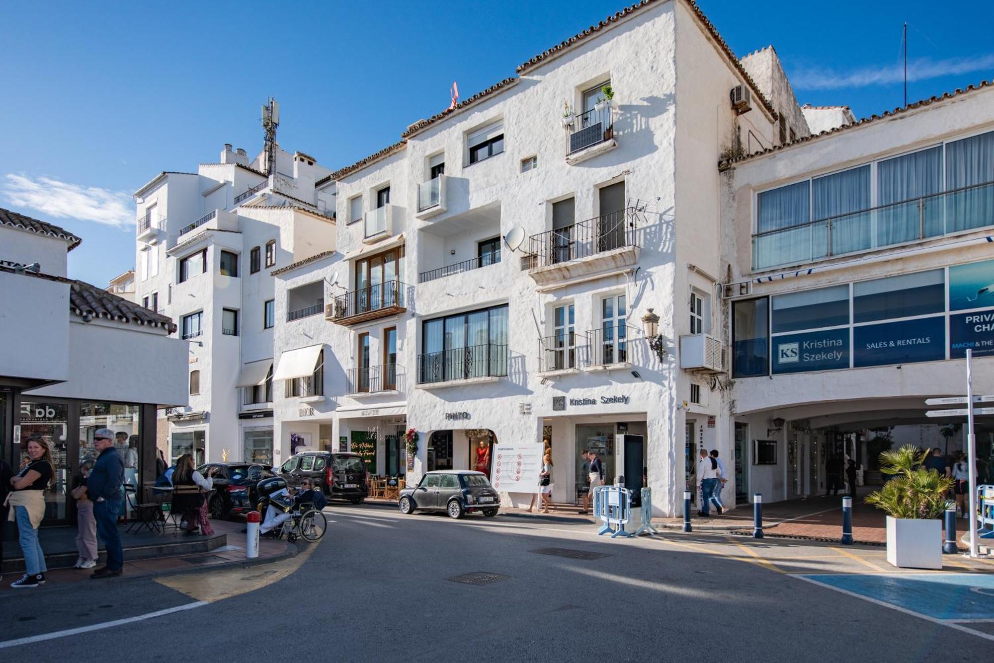 Ct 302 - Faro's Puerto Banus Boutique Apartment